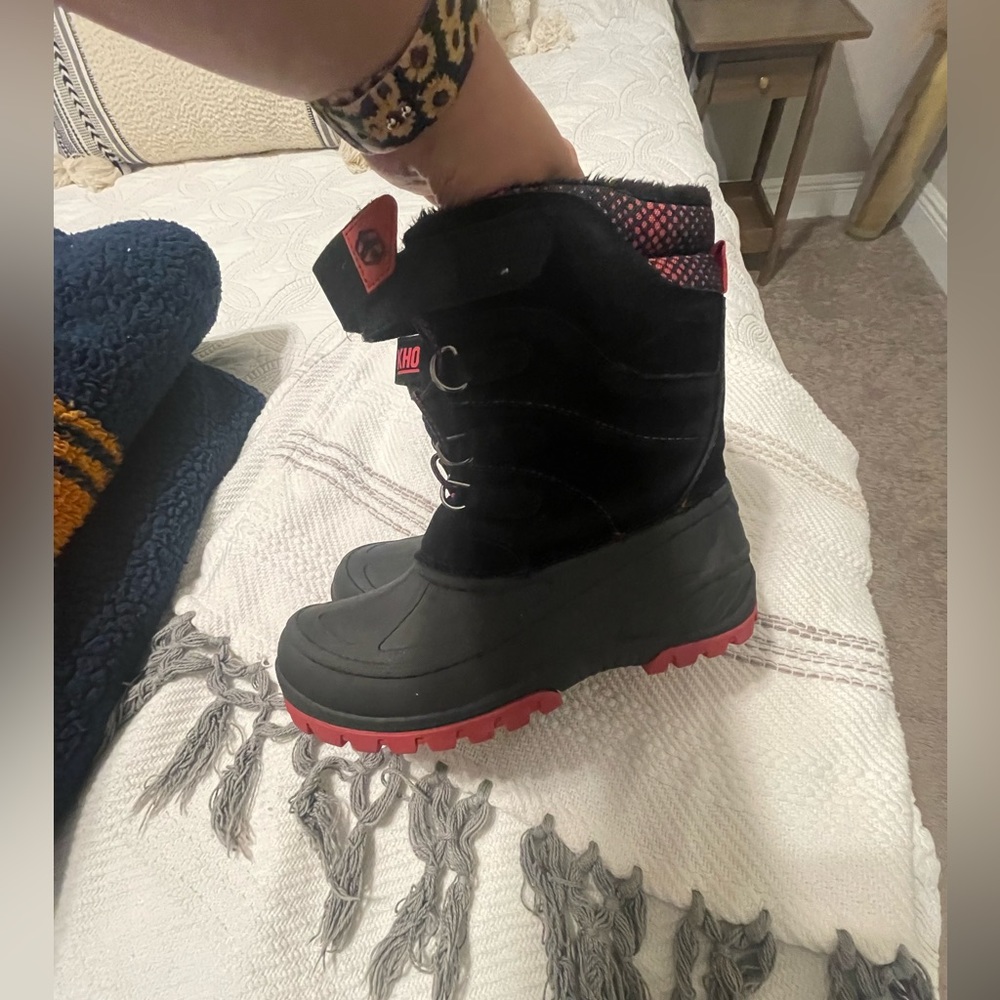 Kids Snowboots size 5